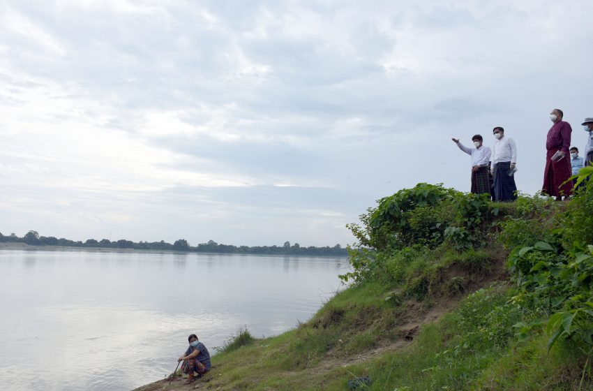  ကချင်ပြည်နယ်ဝန်ကြီးချုပ်က မြစ်ကြီးနားမြို့ ဧရာဝတီမြစ်ကမ်းဘေးရှိ ရပ်ကွက်များအတွင်း ရေကြီးရေလျှံမှုဖြစ်စဉ်များမှ ကြိုတင်ကာကွယ်နိုင်ရေးကွင်းဆင်းကြည့်ရှုစစ်ဆေး