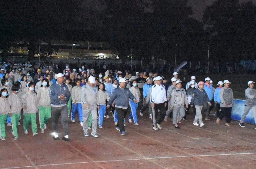  ကချင်ပြည်နယ်ဝန်ကြီးချုပ် မြစ်ကြီးနားမြို့၌ ဒီဇင်ဘာအားကစားလ စတုတ္ထအပတ် လူထုစုပေါင်း လမ်းလျှောက်ပွဲသို့ ပါဝင်ဆင်နွှဲ
