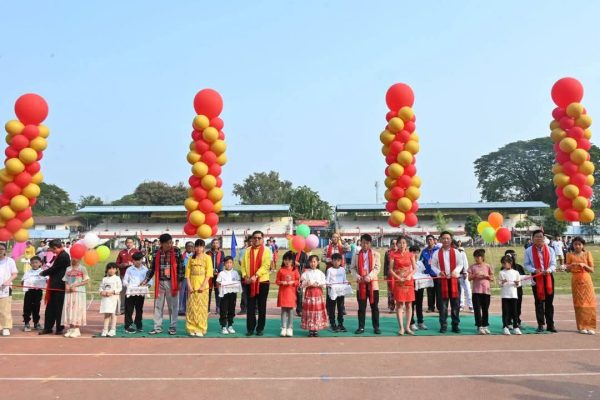 ကချင်ပြည်နယ်ဝန်ကြီးချုပ် ပြည်နယ်ဘောလုံးအဖွဲ့ချုပ်နှင့် မြစ်ကြီးနားယူနန်ဘုံကျောင်း တရုတ်လူငယ်များက ပူးပေါင်းကြီးမှူးကျင်းပသော ၂၀၂၅ ခုနှစ်၊ တရုတ်နှစ်သစ်ကူးအထိမ်းအမှတ် အမျိုးသား(အလွတ်တန်း)ဖိတ်ခေါ်ဘောလုံးပြိုင်ပွဲအား တက်ရောက်ဖွင့်လှစ်အားပေး