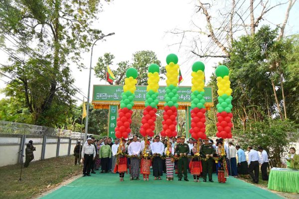 ကချင်ပြည်နယ်ဝန်ကြီးချုပ် နှစ် (၈၀)ပြည့် တပ်မတော်နေ့ကို ကြိုဆိုဂုဏ်ပြုသောအားဖြင့် မြစ်ကြီးနားမြို့ ဇော်ဂျွန်းလမ်း နိုင်လွန်ကတ္တရာလမ်းသစ်ဖွင့်လှစ်၊ ဗလမင်းထင်စံပြစိုက်ခင်းအတွင်း ဆောင်းသီးထပ်ပဲပုပ်သီးနှံစိုက်ပျိုးသည့် တောင်သူများနှင့် တွေ့ဆုံ၊ ပဲပုတ်သီးနှံ အသီးအပွင့်အားပေး ရွက်ဖျန်းမြေသြဇာ အချိန်ကိုက်၊ အချိုးကျ ပက်ဖျန်းခြင်းကွင်းသရုပ်ပြပွဲသို့ တက်ရောက်အားပေး၊ ကျောင်းသား/ကျောင်းသူများ တက္ကသိုလ်ဝင်စာမေးပွဲ သင်္ချာဘာသာရပ် အေးချမ်းတည်ငြိမ်စွာ ဖြေဆိုနေမှုနှင့် မြို့ပြသန့်ရှင်းသာယာလှပရေးကွင်းဆင်းစစ်ဆေး