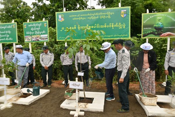 ကချင်ပြည်နယ်ဝန်ကြီးချုပ် ၂၀၂၅ ခုနှစ်၊ ပြည်နယ်အဆင့် သတ္တမအကြိမ်မြောက် မိုးရာသီစုပေါင်းသစ်ပင်စိုက်ပျိုးပွဲသို့ တက်ရောက်၍ ပျိုးပင်ပေါင်း (၇၀၀)ကျော် စိုက်ပျိုးပေး၊ အသက်(၁၈)နှစ်အောက် ပြည်နယ်လက်ရွေးစင်ဘောလုံးအသင်း၏ ခြေစမ်းပွဲ ယှဉ်ပြိုင်မှုအား ကြည့်ရှုအားပေး