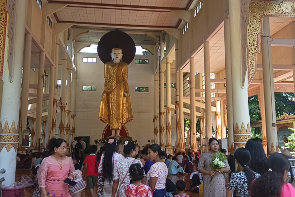 သီတင်းကျွတ်လပြည့်နေ့ (အဘိဓမ္မာအခါတော်နေ့)၌       မြစ်ကြီးနားမြို့ရှိ စေတီပုထိုး၊ ဘုရားကျောင်းကန်များတွင် ကုသိုလ်ကောင်းမှုပြုသူများဖြင့် စည်ကားလျက်ရှိ