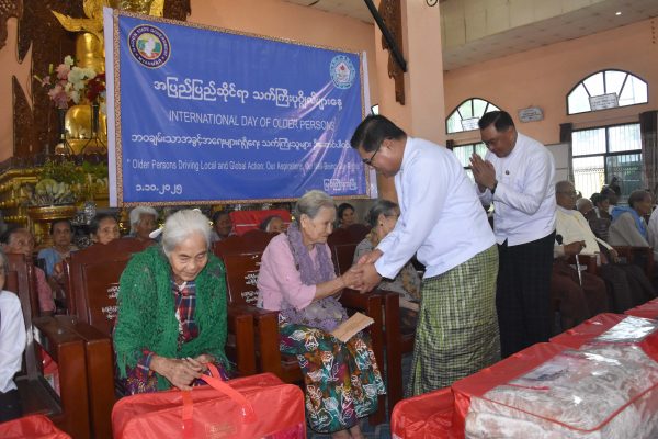 ကချင်ပြည်နယ်ဝန်ကြီးချုပ်ဦးခက်ထိန်နန် အပြည်ပြည်ဆိုင်ရာ သက်ကြီးရွယ်အိုများနေ့ အခမ်းအနားများသို့ တက်ရောက်