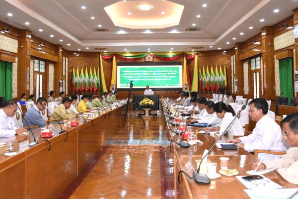ကချင်ပြည်နယ်ဝန်ကြီးချုပ် ပြည်နယ်အတွင်း စားရေရိက္ခာဖူလုံရေး၊ စားသုံးဆီဖူလုံရေးတို့အတွက် ဆီထွက်သီးနှံ၊ နွေစပါး/ မိုးစပါးစိုက်ပျိုးရိတ်သိမ်းမှု အခြေအနေများနှင့် ပတ်သက်၍ ညှိနှိုင်းဆွေးနွေး၊ တပ်ကုန်း(ကြာရာပတ္တီး-ဘီ) အတွင်းရှိ နေရပ်စွန့်ခွာပြည်သူများအား ဆန်နှင့် ကြက်ဥများ ထောက်ပံ့