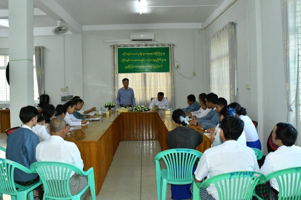 တိုင်းရင်းသားလူမျိုးများရေးရာဝန်ကြီးဌာန၊ ဒုတိယဝန်ကြီး ဦးဇော်အေးမောင် ကချင်ပြည်နယ် ညွှန်ကြားရေးမှူးရုံးရှိ အရာထမ်း၊ အမှုထမ်းများနှင့်တွေ့ဆုံ၊ ၂၀၀၈ ခုနှစ်၊ ဖွဲ့စည်းပုံအခြေခံဥပဒေပါ တိုင်းရင်းသားအခွင့်အရေးဆိုင်ရာ(ဖိုရမ်)အတွက် ပြင်ဆင်ဆောင်ရွက်နေမှုများအား ကြည့်ရှုစစ်ဆေး