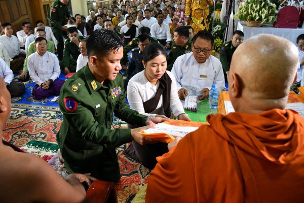 ကချင်ပြည်နယ်အစိုးရအဖွဲ့ဝင် လုံခြုံရေးနှင့် နယ်စပ်ရေးရာဝန်ကြီး မြစ်ကြီးနားမြို့ သောင်ဦးကျောင်းတိုက်ဦးစီးပဓာန နာယကဆရာတော် ဘဒ္ဒန္တဥတ္တရမထေရ်မြတ်ကြီး၏ အန္တိမ အဂ္ဂိဈာပနပူဇော်ပွဲသဘင် အခမ်းအနားသို့ တက်ရောက်ကြည်ညိုပူဇော်
